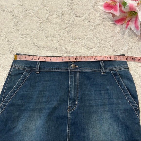 SO - Medium-Dark Wash Denim Skirt with Pockets and Side Buckle Details - Sz 15 - Picture 8 of 12
